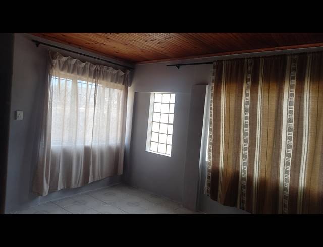 2 BEDROOM HOUSE RENTED IN MEREWENT